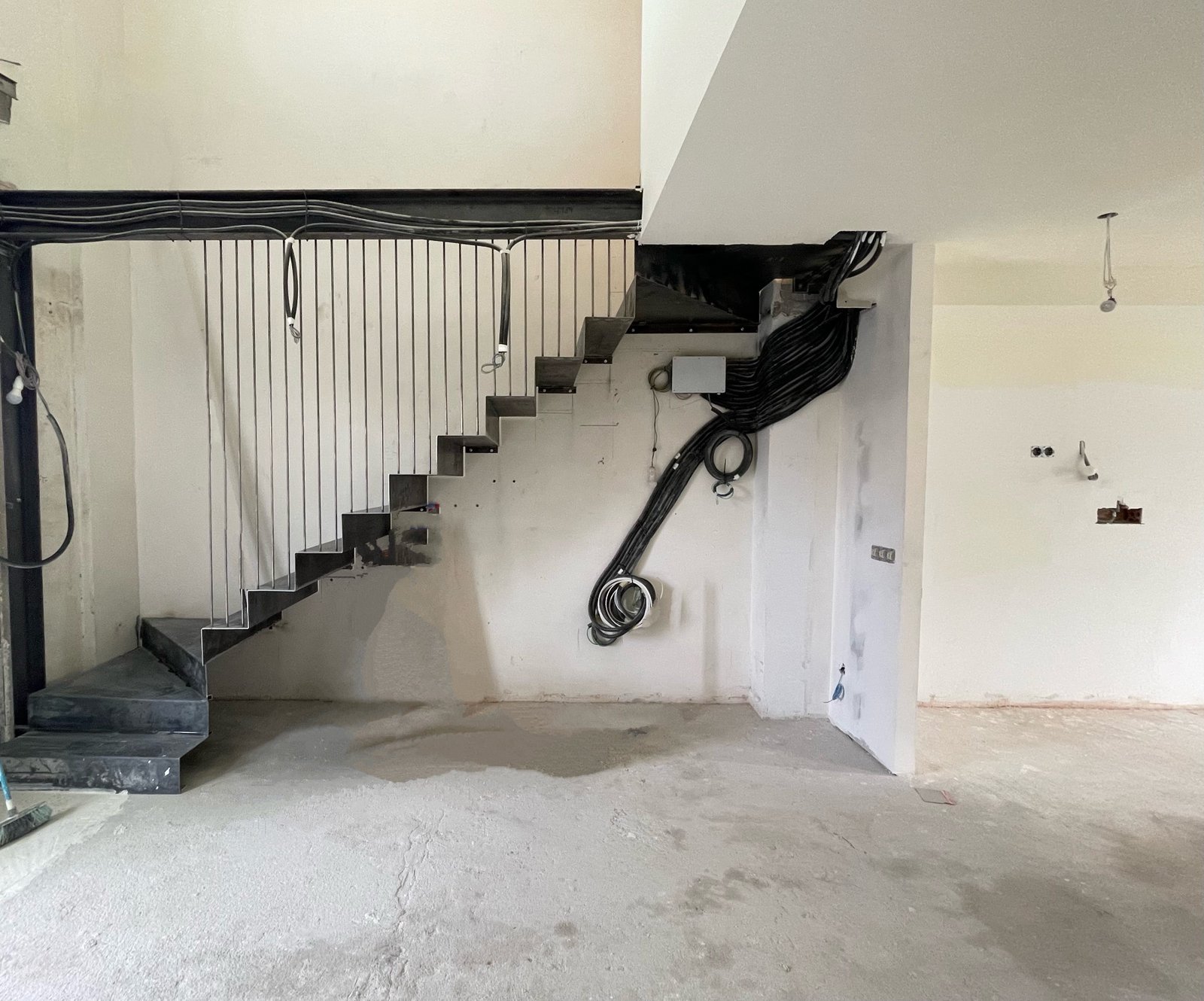 El salón a doble altura en obra